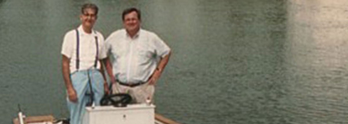 Willy-Boats-Congregate-on-Island